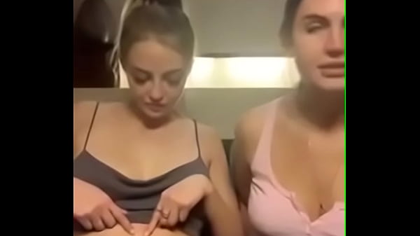 2 Girls Downblouse Periscope
