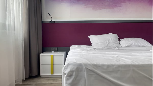 Arab woman Khalifa masturbates in a hotel room