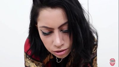 Boquete e footjob da peituda putinha