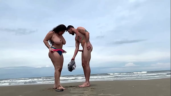 Camila Vegas & Neitan – BTS de gravações na praia e risadas reais