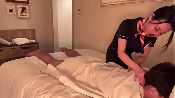 素人カップルがメンエスごっこをしてM男彼氏の気持ちイイ所を責めまくってたら生挿入されてイカされちゃいました…　ハメ撮り　正常位　なりきり　本番　コスプレ　巨乳　個人撮影　日本人　えむゆみ　カップル