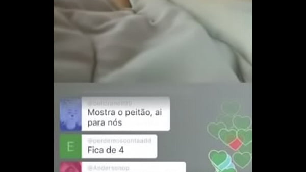 Gordinha se exibindo no Periscope ao vivo