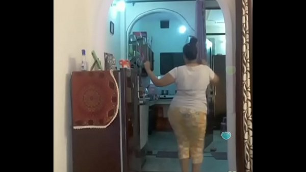 Hot desi indian bhabi shaking her sexi ass &boobs on bigo live…1