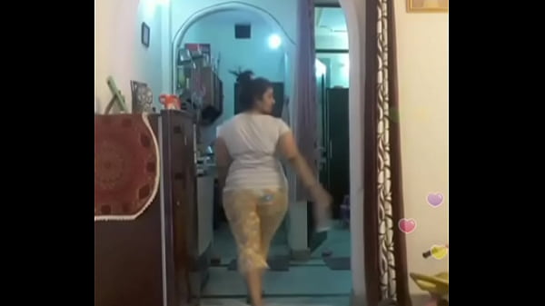 Hot desi indian bhabi shaking her sexi ass &boobs on bigo live…4