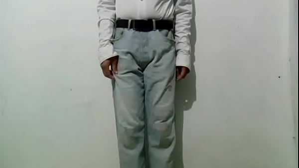 Pantalones orinados con pañal de tela y doble orgasmo