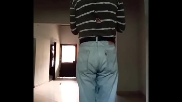 Pantalones orinados con pañal de tela y locura total con doble orgasmo