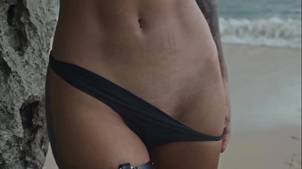 SKINNY ASIAN BABE MSTURBATES ON THE PUBLIC BEACH | SANKTOR