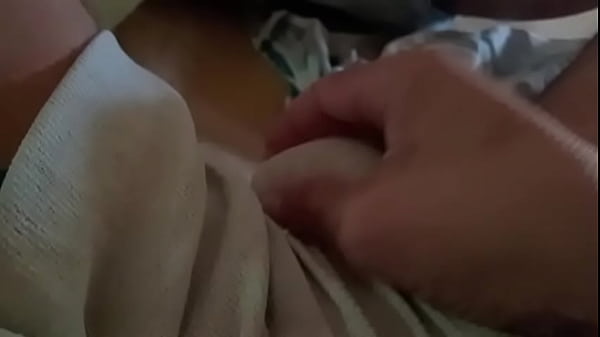 Una deliciosa meada con mi pañal y pantalón puesto y de paso deliciosa pajita y doble orgssmo