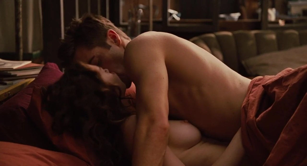 Anne Hathaway – Love and Other (2010)