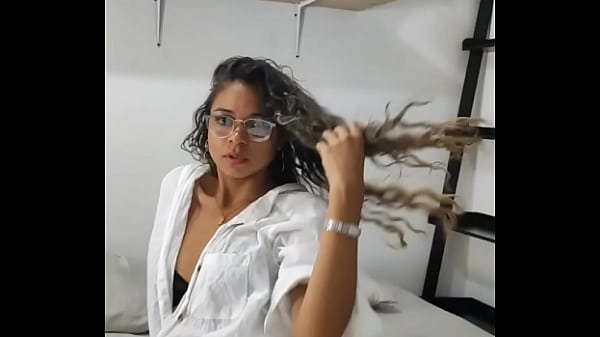 Chapina viral caliente disfruta con su vibrador en su cuarto