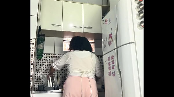 Chubby Housewife Farting While Washing Dishes Voyeur Style