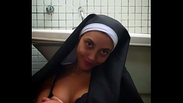 freira da buceta grande apertada goza com vibrador monstro