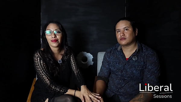 LILITH HOTWIFE ES FOLLADA EN NUESTRO GLORY HOLE ENFRENTE DE SU ESPOSO