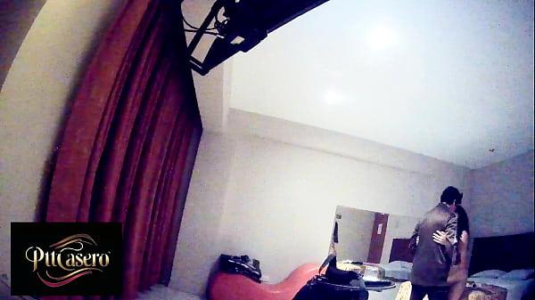 LLEGANDO AL HOTEL PARA CACHARLA PARTE 1 (FLASH – FLASH – FLASH)