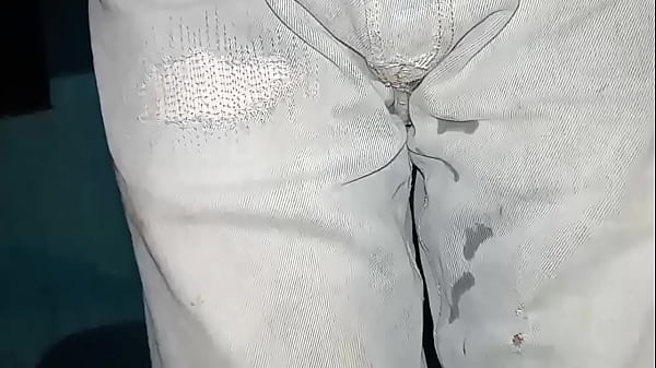 Pañal orinado por completo y pantalon jeans