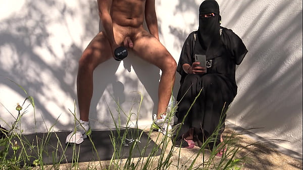 Saudi Arab Girl Gets Acquainted With American Culture – Naked Man In Front Of Her