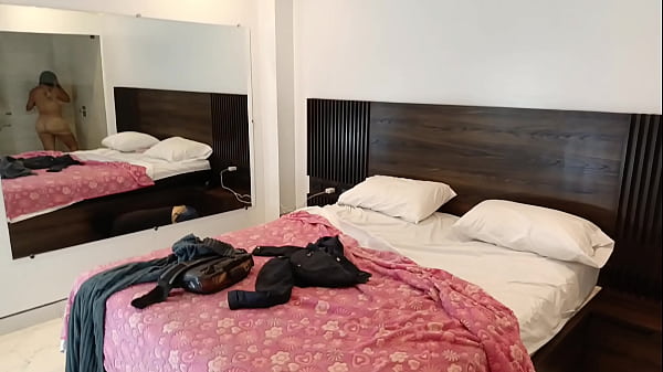 The beautiful, busty, curvy stepmother summons the culeador errante so he can fuck her