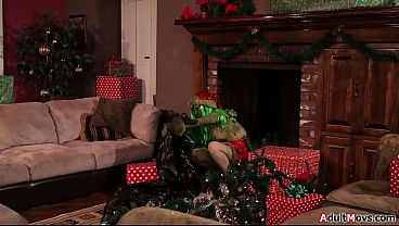 The Grinch tried all she can but the babe is still fucking her man