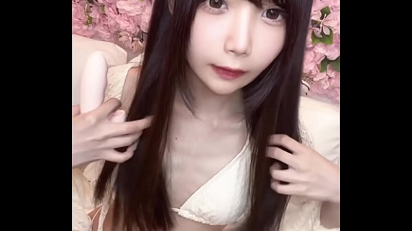 White Bikini Babe Gets Off with a Womanizer