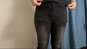 1ヶ月洗ってないまんこの臭いがついて臭そうなぴちぴちジーンズ履いた女子大生のオナニー