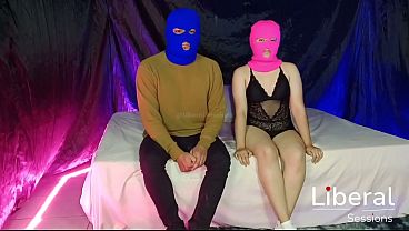 Pareja swinger real folla con desconocido, esta hotwife se la chupa sin condon