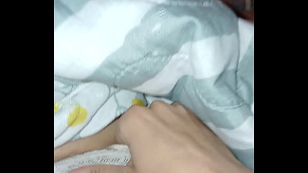 Rica mañana sentir mis dedos adentro de mi coño apretado deseando verga mañanera