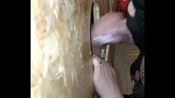 Sexo oral glory hole 1