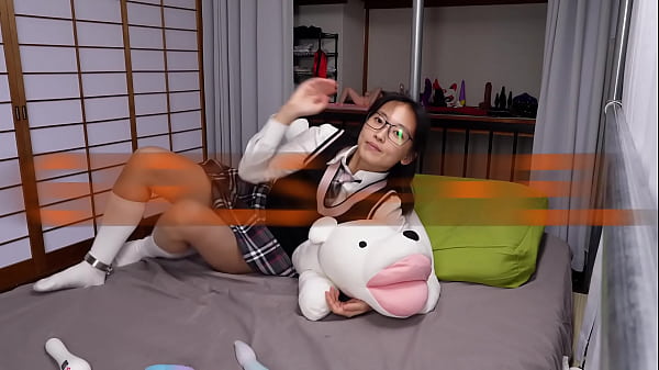 Submissive Japanese girl cums on camera – bondage, masturbation