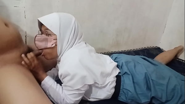 Viral siswi Indonesia sepong kontol kakak tiri