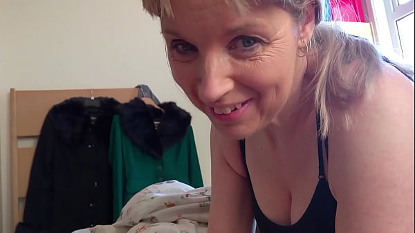 Bettie Blowjob Series – Episode 20 Trailer: Upskirt/Thick Tights Special