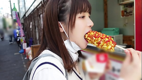 ハメ撮り はみ出る陰毛がそそる。未処理ナチュラルおマンコJK。モチスベ美肌が眩しい！！韓国好きイマドキ女と韓流デート。ズンズン奥まで届くピストンに思考停止寸前