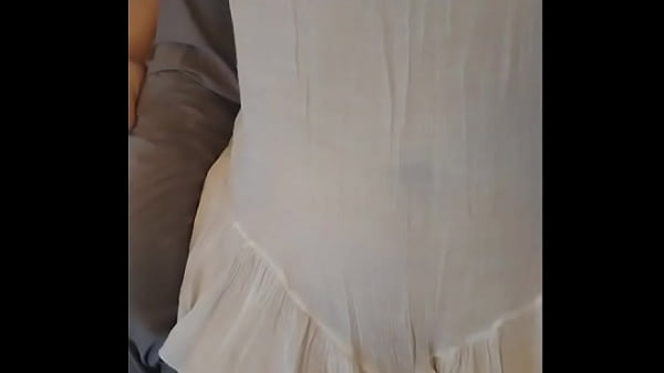 Mamãe provando roupa transparente para ir na praia sem biquini, oque vocês acham?