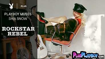 Stunning big tits teen Shia Snow Sexy posing in lingerie before striptease