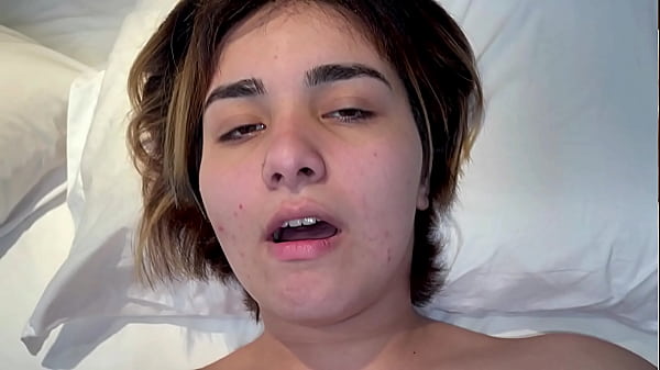 Uma lambe a rola a outra o cu