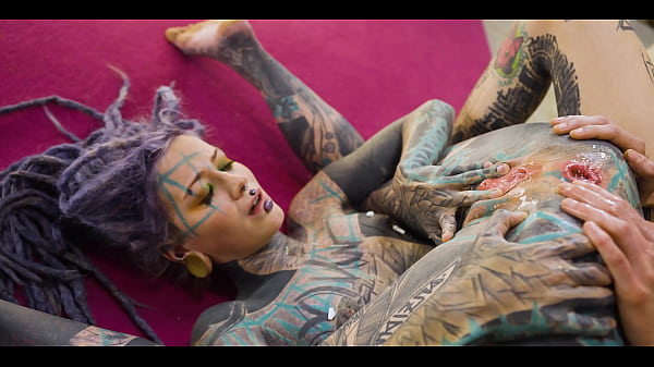 Alt Queen Gets Her Ass Opened Up