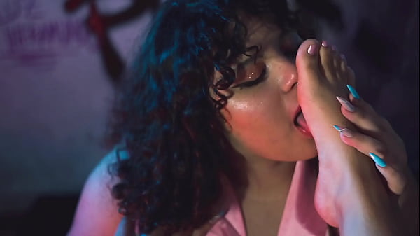 BBW Sluts Love Sucking Feet and Pussy