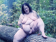 Chunky Got Skunky And Pored All Over Herself