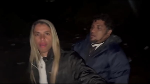 ESPOSA DANDO PRO AMIGO DO CORNO NA PRAIA