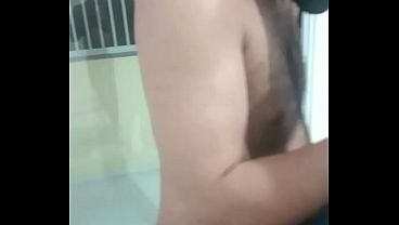 Esposa novinha hotwife recebendo bem o amigo do corno amador cukold