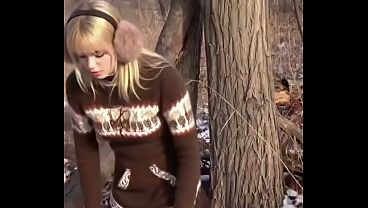 Rubia enfriando la cola y mas