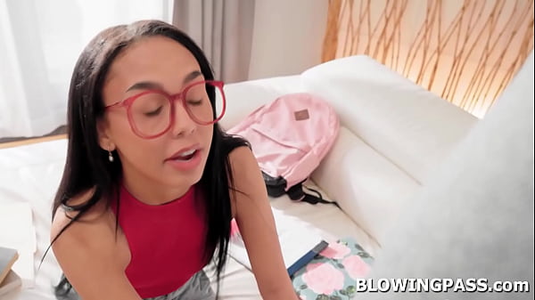 Teen latina tips handyman with a blowjob