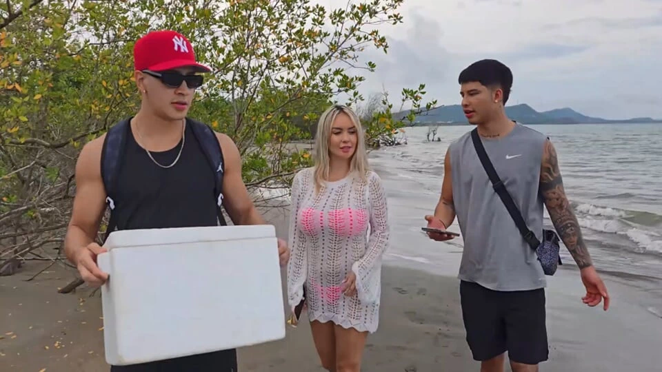 Threesome on the beach with stepbrothers – Danner Mendez – Tatiana Alvarez – Max Betancur