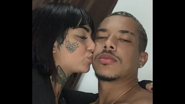 Vazou na net! Famosinha perde o telefone e vazam vídeos com jogador da base do flamengo