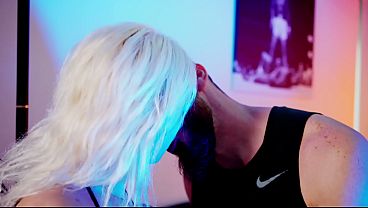 Argentine beauty goes to her first casting and gets fucked hard by a huge cock -Bonny Blondie Hardcore Fucking-