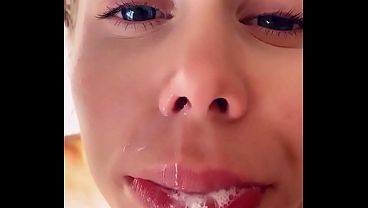 Cutie woke up with a thick cock in her throat