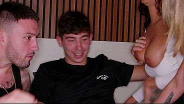 Fomos na Festa da Fraternidade da Faculdade e demos a buceta pro casal de irmãos dotados do PROUNI COMPLETO NO SHEER/RED