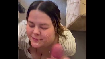 MOM LOOK AT ME I AM A WHITE TRASH CUM SLUT!