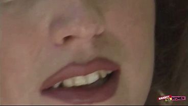 Sexy brunette babe loves a bit of outdoor fun for everyone to see